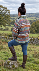 Achterkant van het Bilberry Fair Isle vest